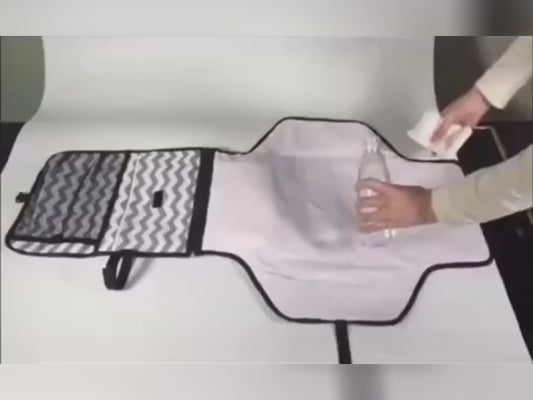 Tapis à Langer Bébé Portable – Pliable, Imperméable & Lavable | Matelas de Voyage + Sac de Rangement